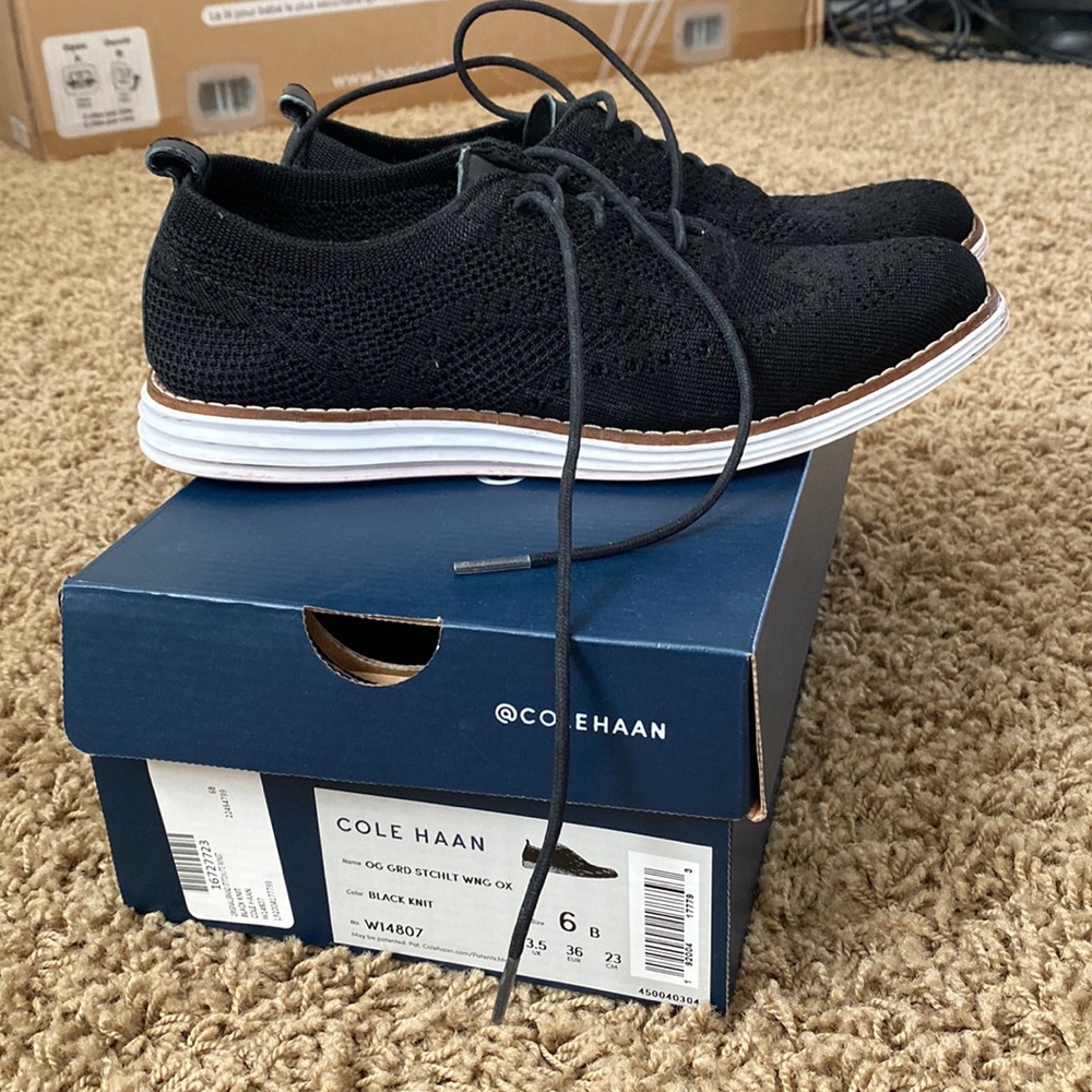 Cole Haan Black Oxford Knit Shoes size 6